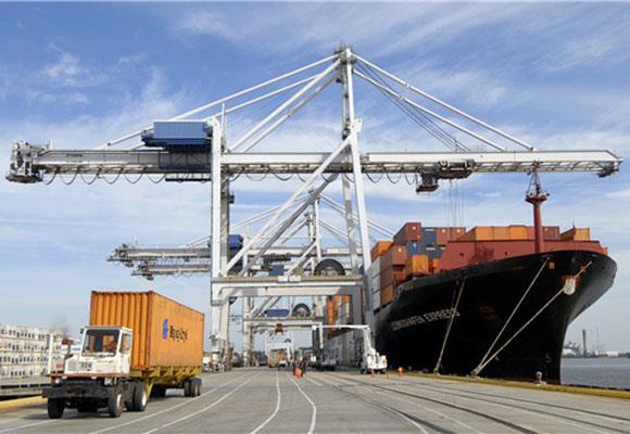 Navă pentru macarale de containere de la Shore